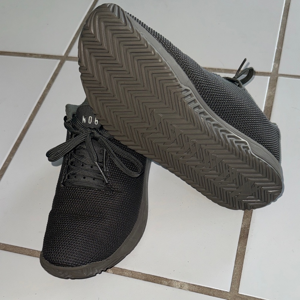 NOBULL Women's Black and Gray Sneakers